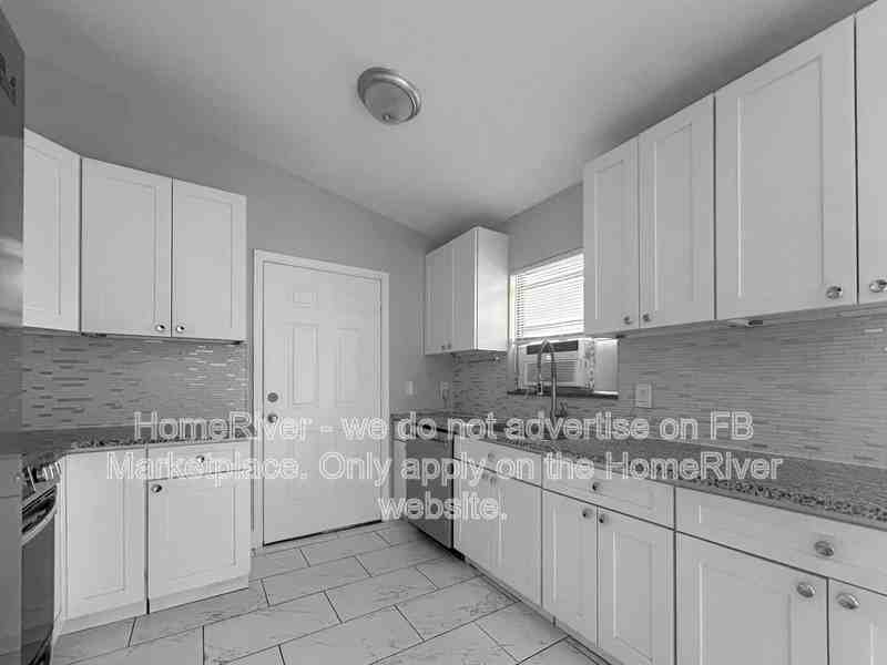 7832 Delaroche Ct - Photo 7 of 19