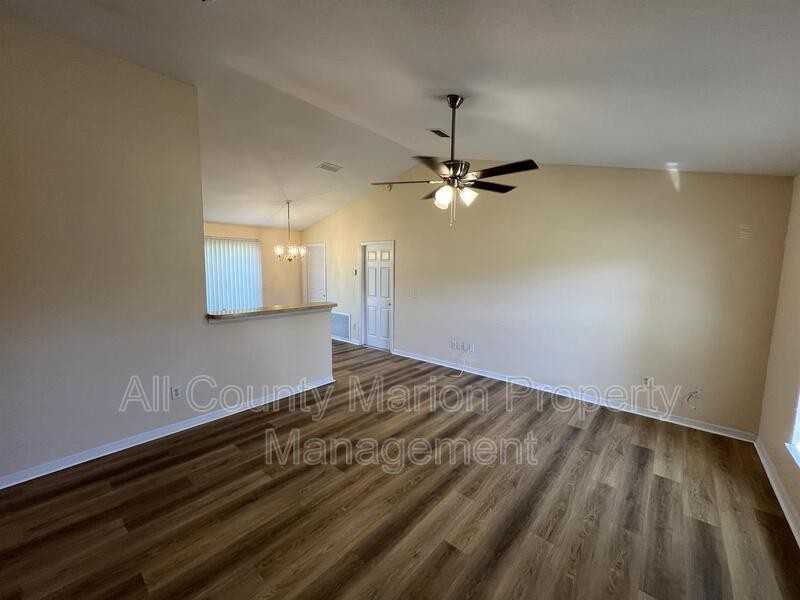 520 Marion Oaks Ln - Photo 2 of 13