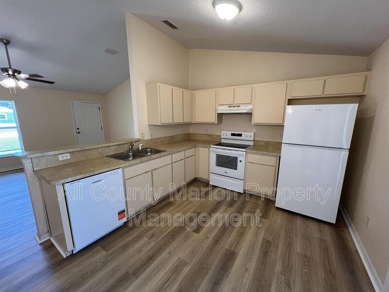 520 Marion Oaks Ln - Photo 4 of 13