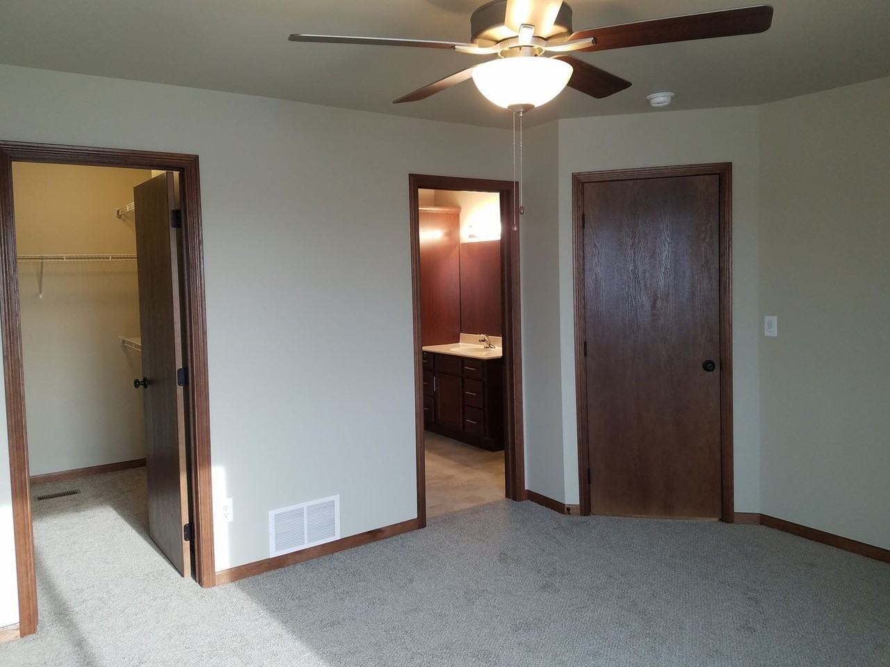 2077 12th St W - Photo 2 of 4