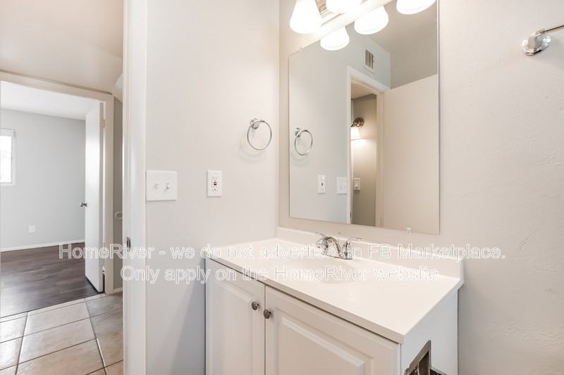 5758 N 42nd Ave - Photo 2 of 18