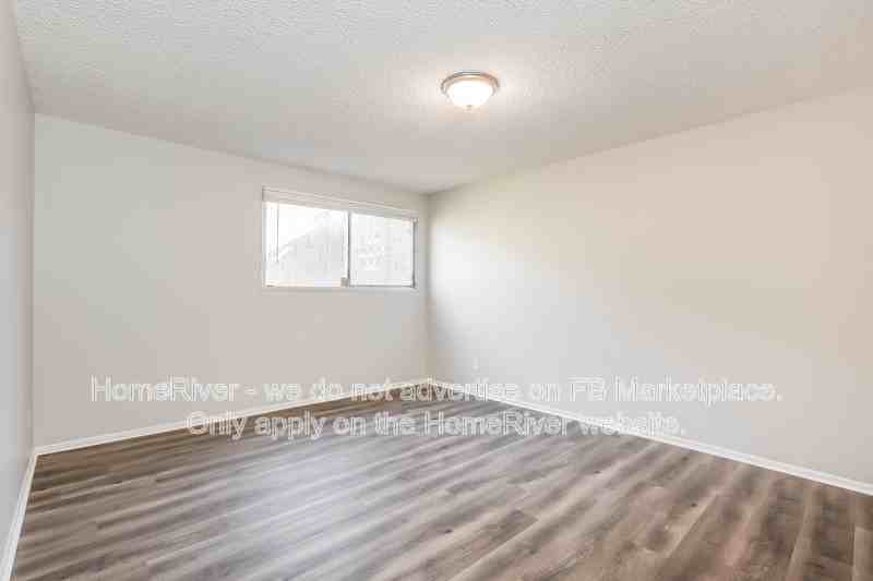 5758 N 42nd Ave - Photo 3 of 18