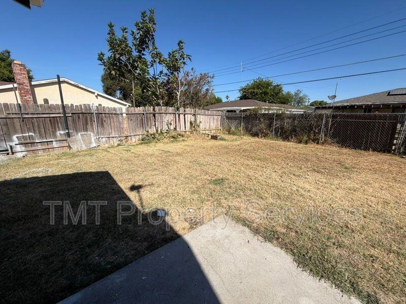 8583 Fairlawn Ct - Photo 5 of 12