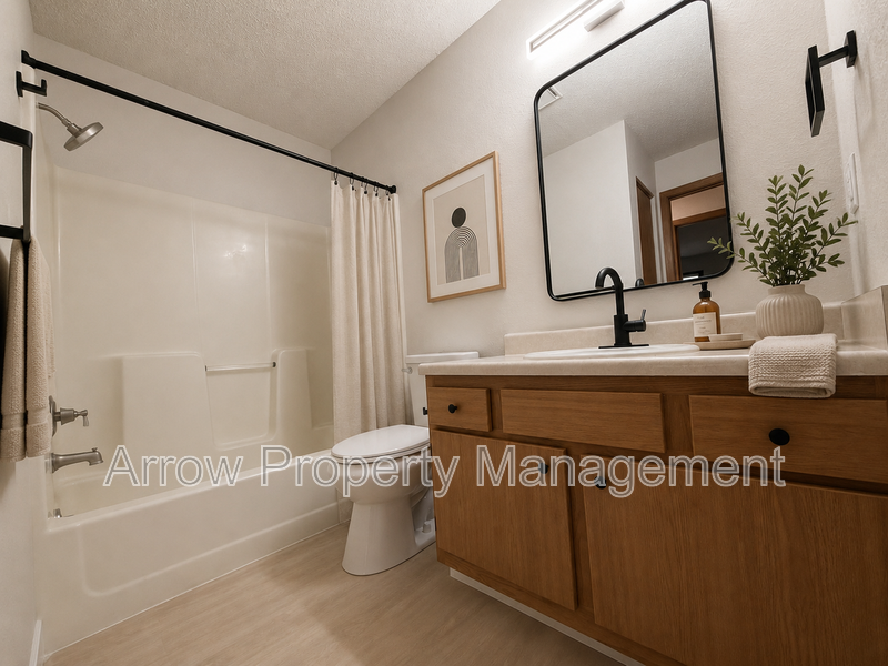 2380 N 44th St #8 - Photo 4 of 10
