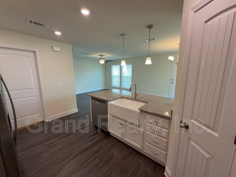 4393 Village Oak Ln - Photo 6 of 23