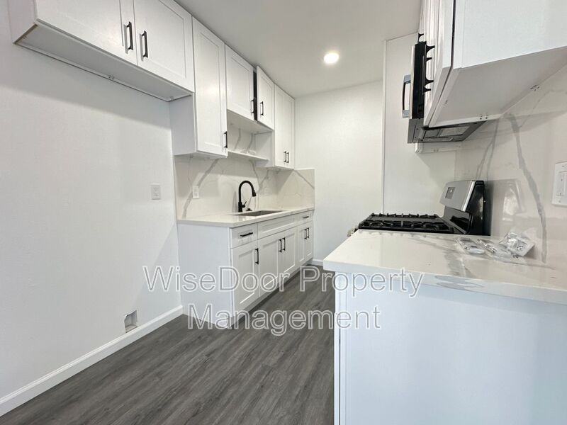 10392 Lampson Ave - Photo 3 of 19
