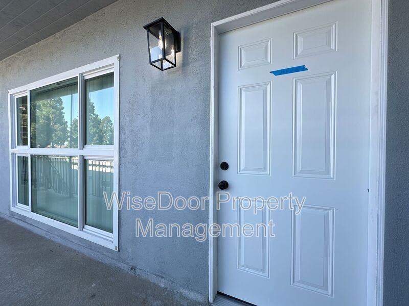 10392 Lampson Ave - Photo 7 of 19