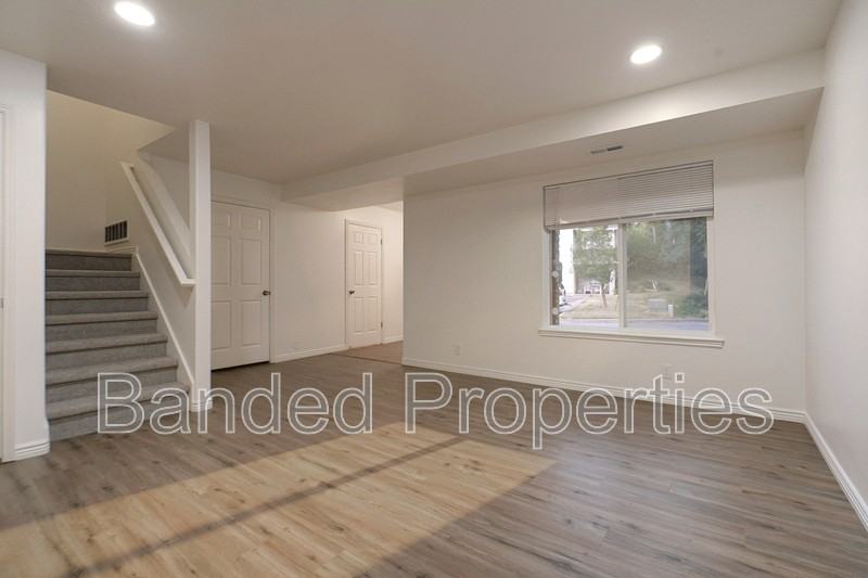 325 Mill St - Photo 3 of 22
