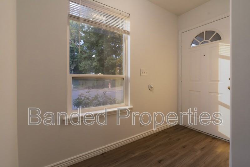 325 Mill St - Photo 5 of 22