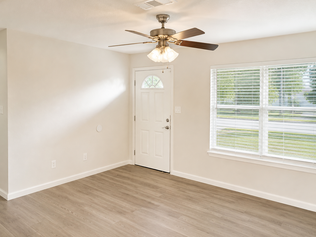 1703 Se 13th St - Photo 2 of 13