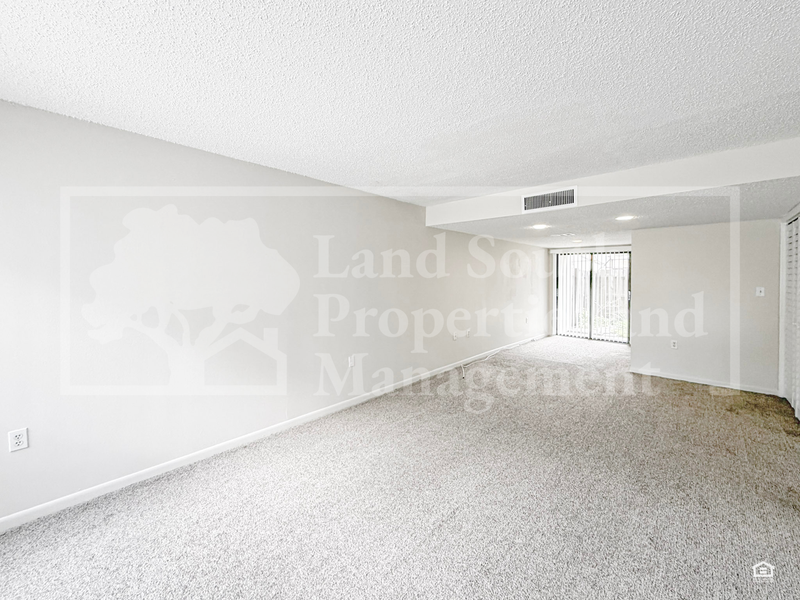 4948 Market Sq - Photo 2 of 17