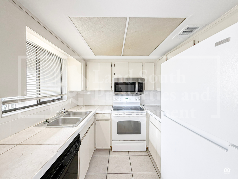 4948 Market Sq - Photo 5 of 17