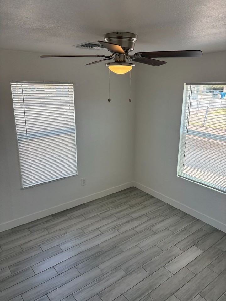 5040 N 18th Ave - Photo 5 of 29
