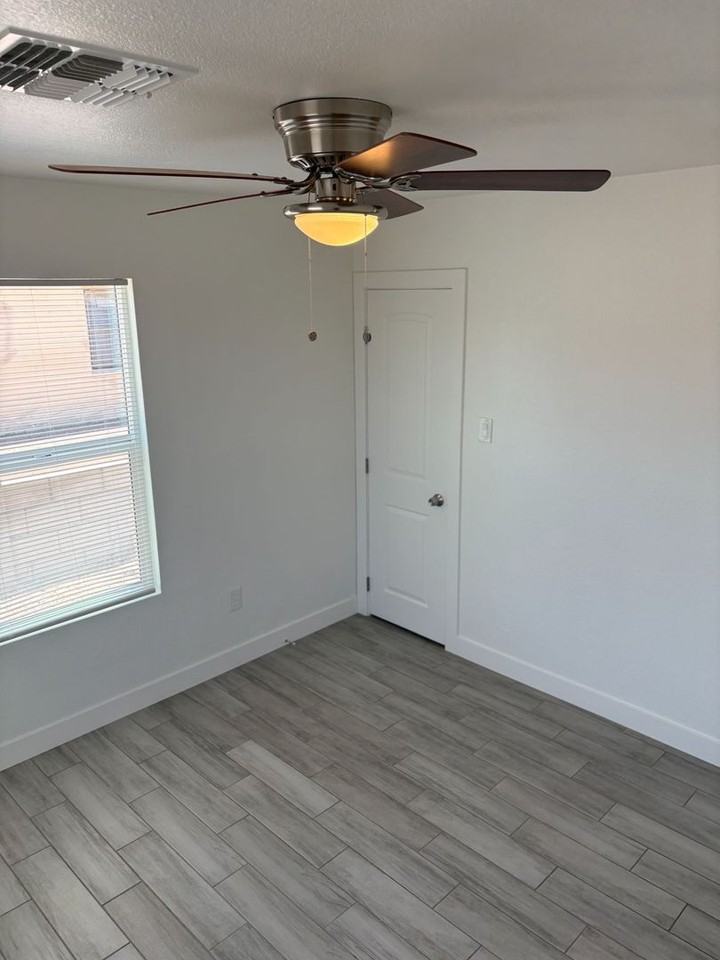 5040 N 18th Ave - Photo 6 of 29