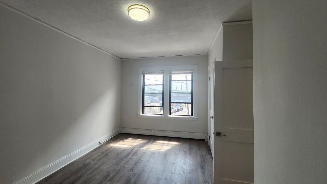 200 Irving Residential - Photo 3 of 19
