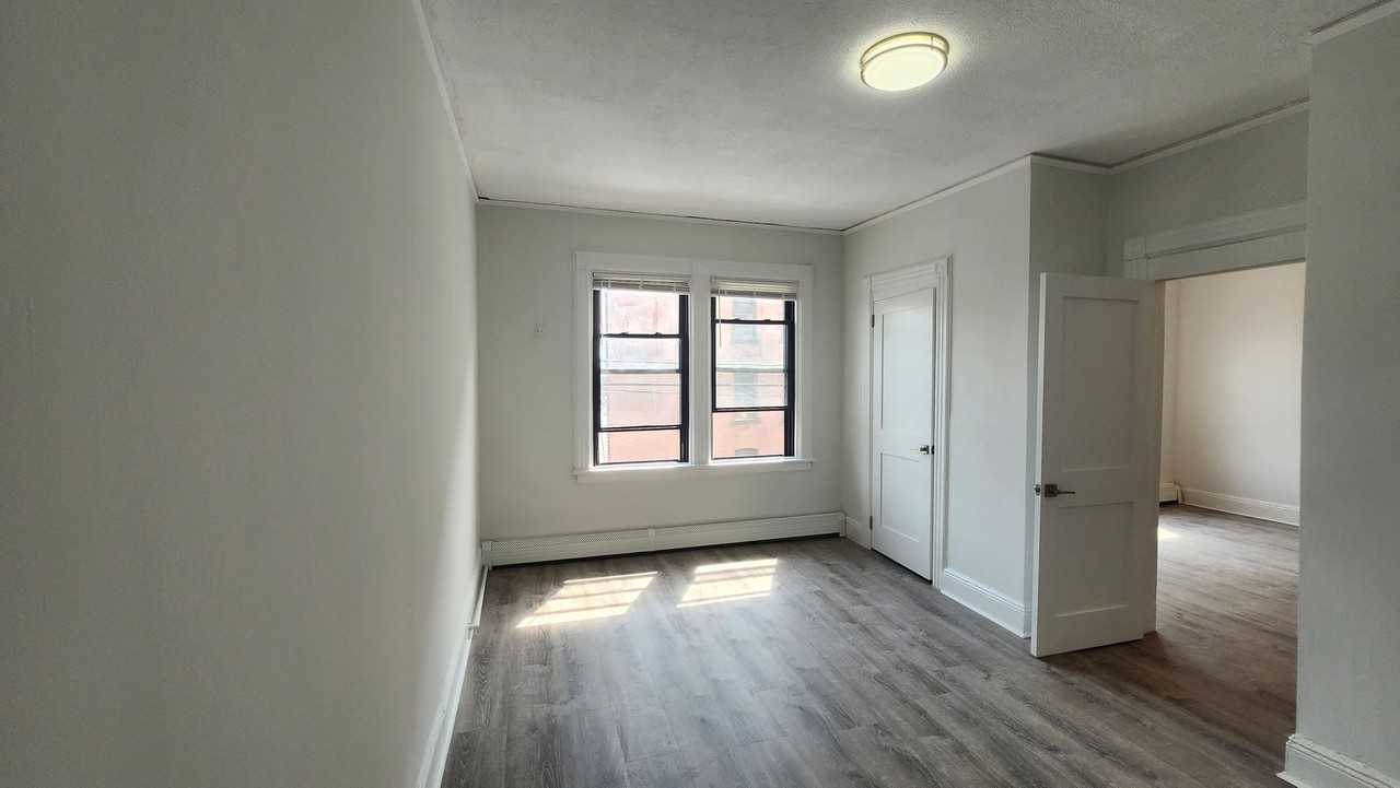 200 Irving Residential - Photo 4 of 19