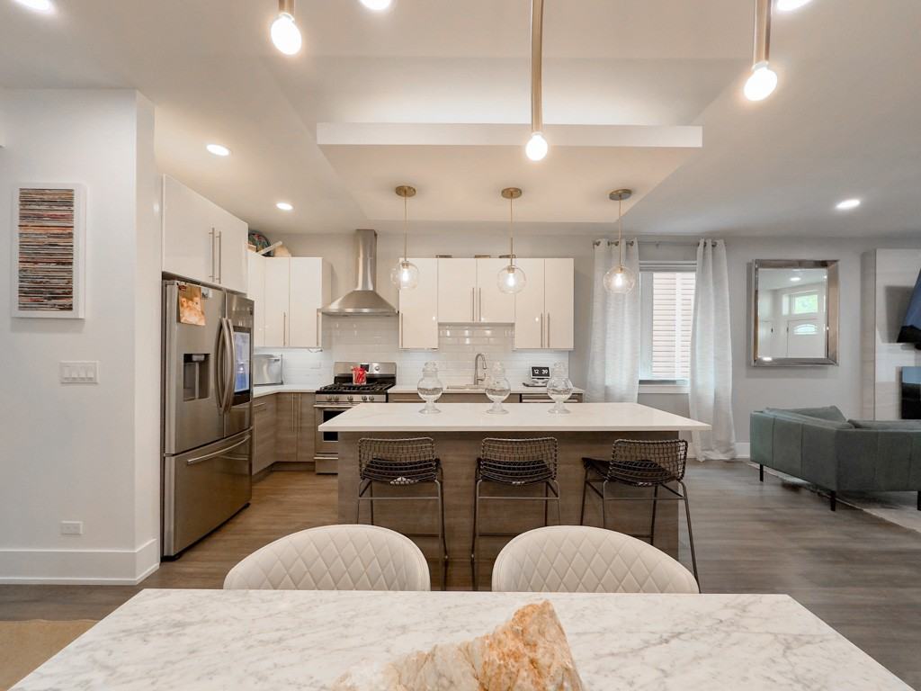 1812 N Sawyer Ave #1R - Photo 4 of 21