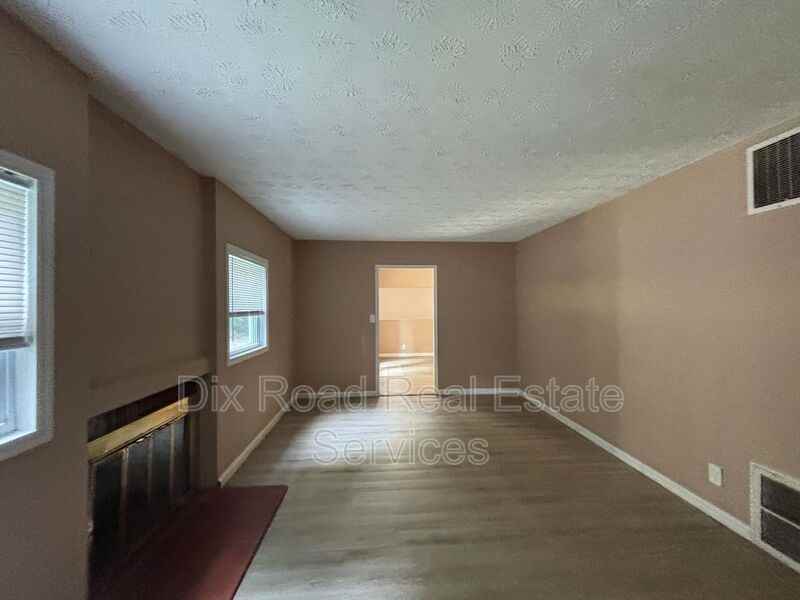 1739 Embury Park Rd - Photo 6 of 25