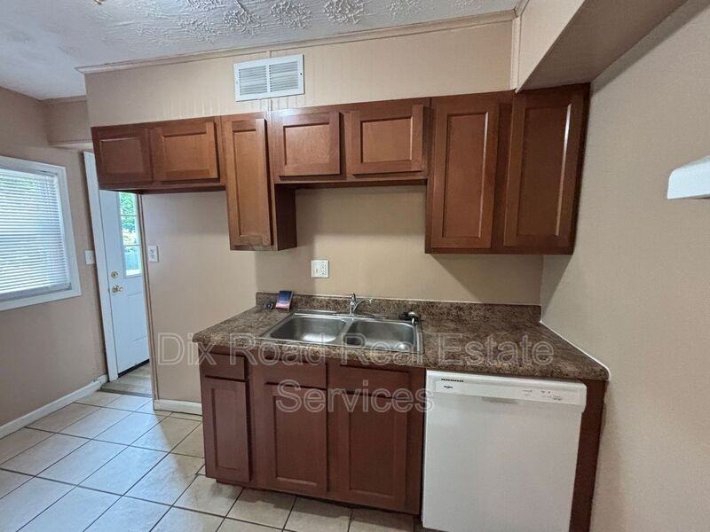 1739 Embury Park Rd - Photo 7 of 25