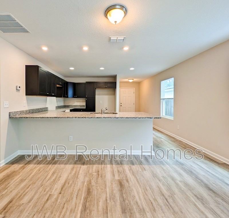 8719 Galveston Ave - Photo 4 of 12