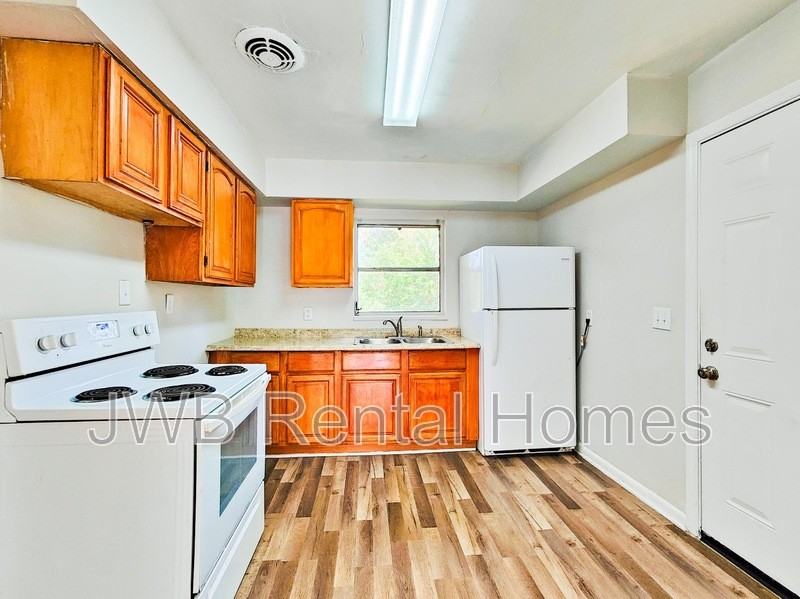 2321 Kinwood Ave - Photo 2 of 13