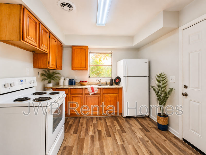2321 Kinwood Ave - Photo 3 of 13