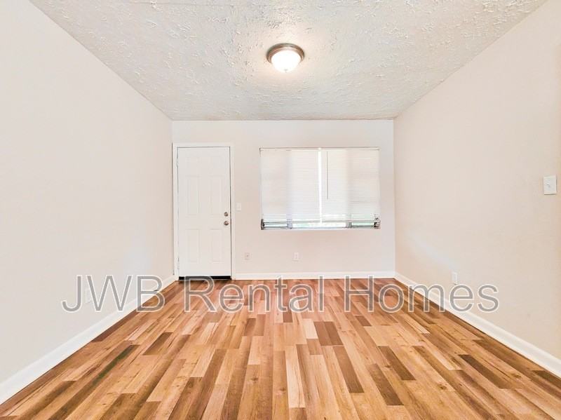 2321 Kinwood Ave - Photo 4 of 13
