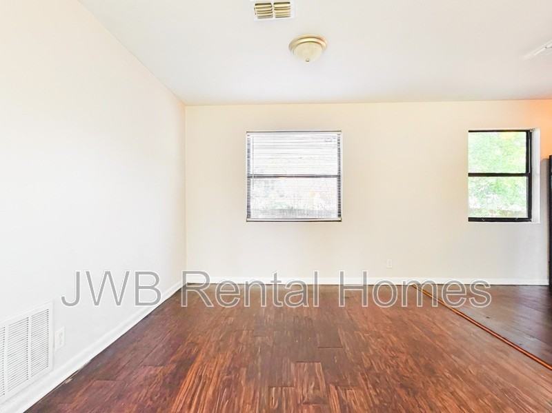 2962 Ribault Cir - Photo 4 of 11