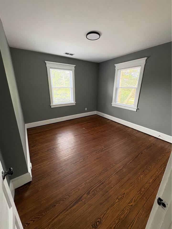 1439 Shore Rd - Photo 4 of 9