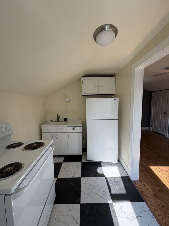 13 1/2 Mansfield Ave #13-1-2 - Photo 5 of 13