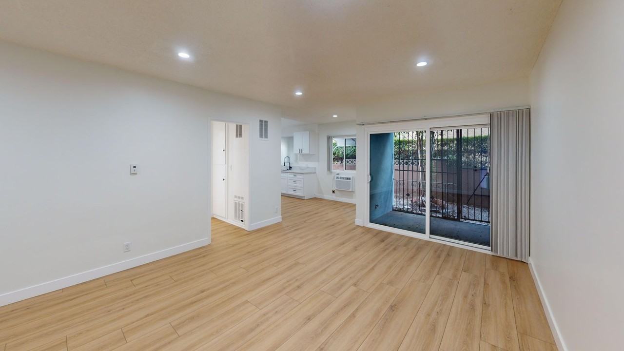 FREE RENT!!* Beautiful & Spacious Unit For Rent - Photo 2 of 8