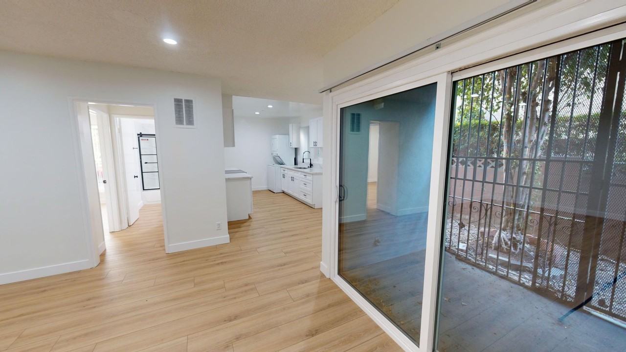 FREE RENT!!* Beautiful & Spacious Unit For Rent - Photo 5 of 8