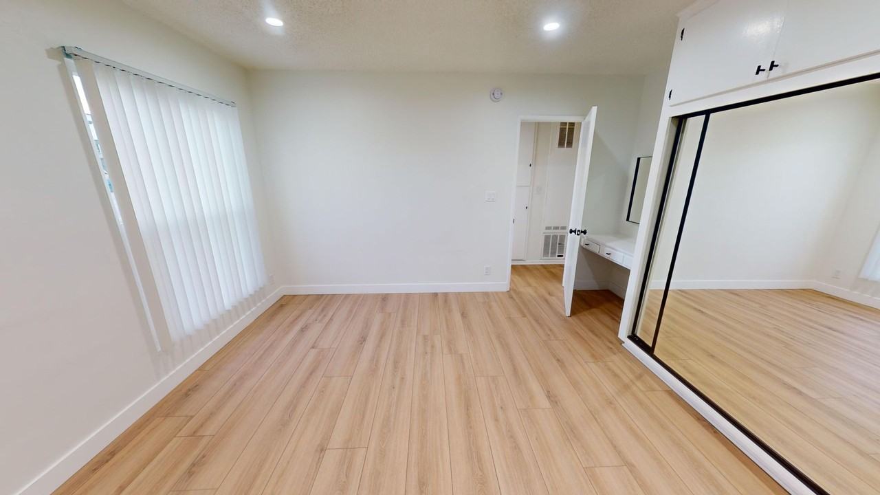 FREE RENT!!* Beautiful & Spacious Unit For Rent - Photo 7 of 8