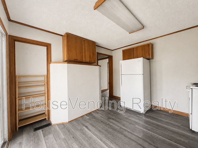 253 Atlantic Ave - Photo 3 of 12