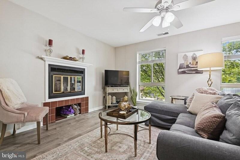 409 S Sharp St #R5 - Photo 3 of 18