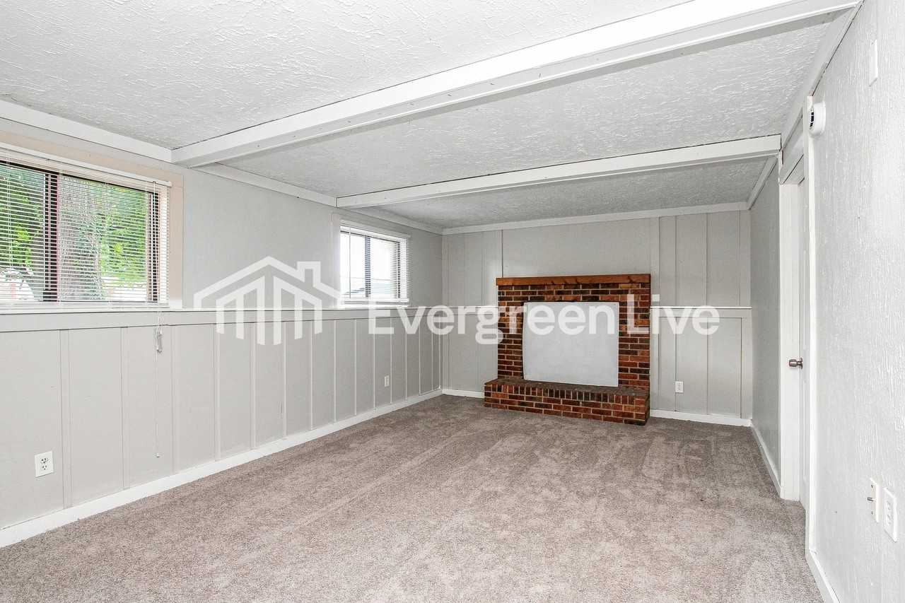 5725 Hacienda Ct - Photo 2 of 15