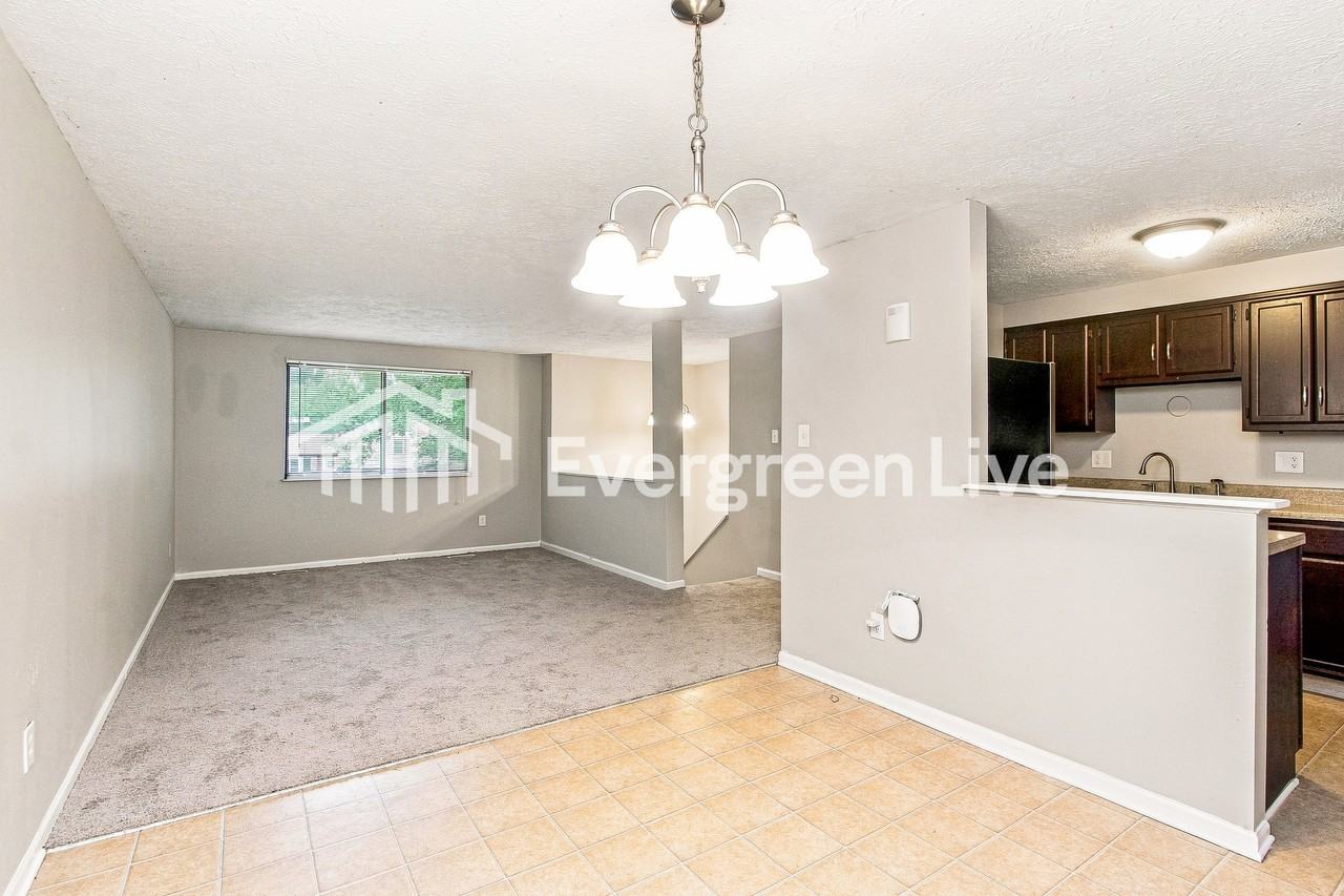 5725 Hacienda Ct - Photo 3 of 15