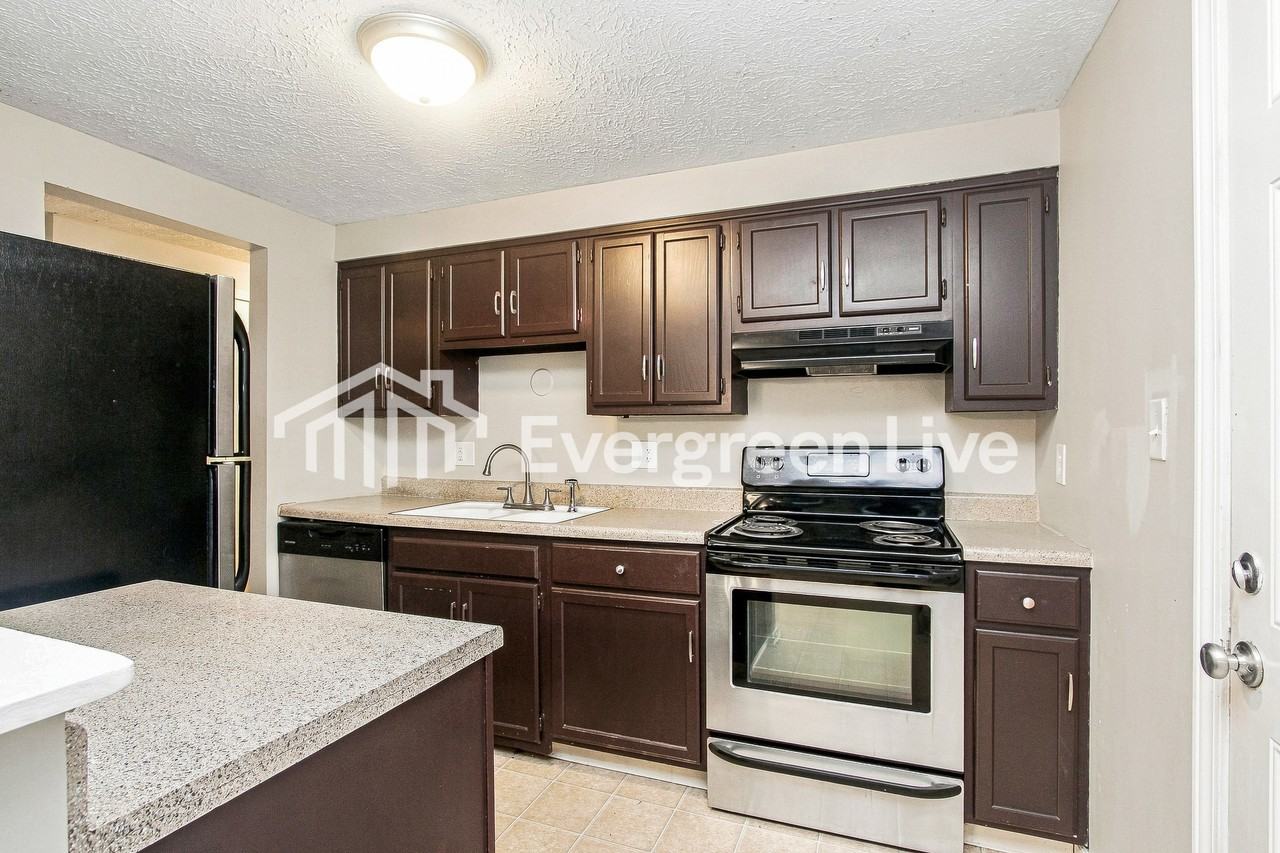 5725 Hacienda Ct - Photo 4 of 15