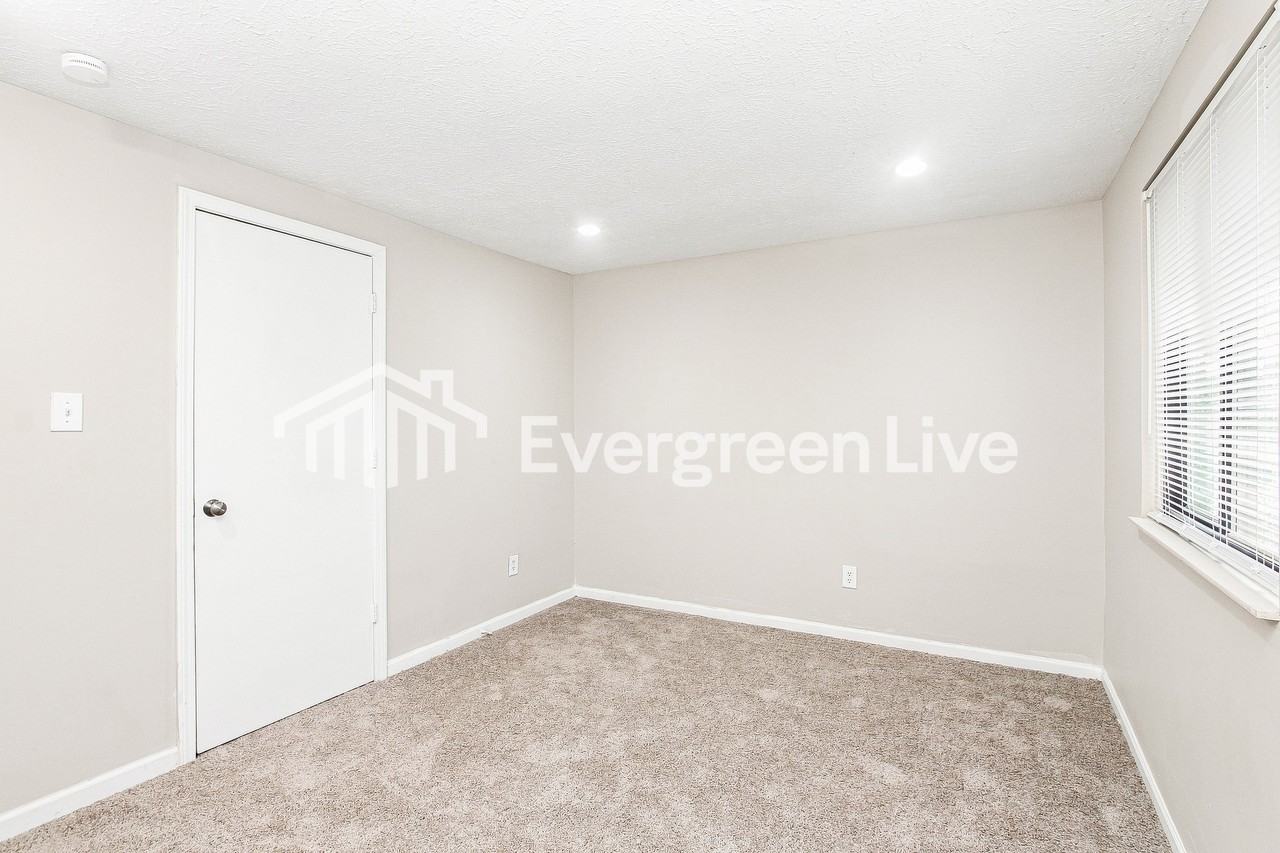 5725 Hacienda Ct - Photo 7 of 15