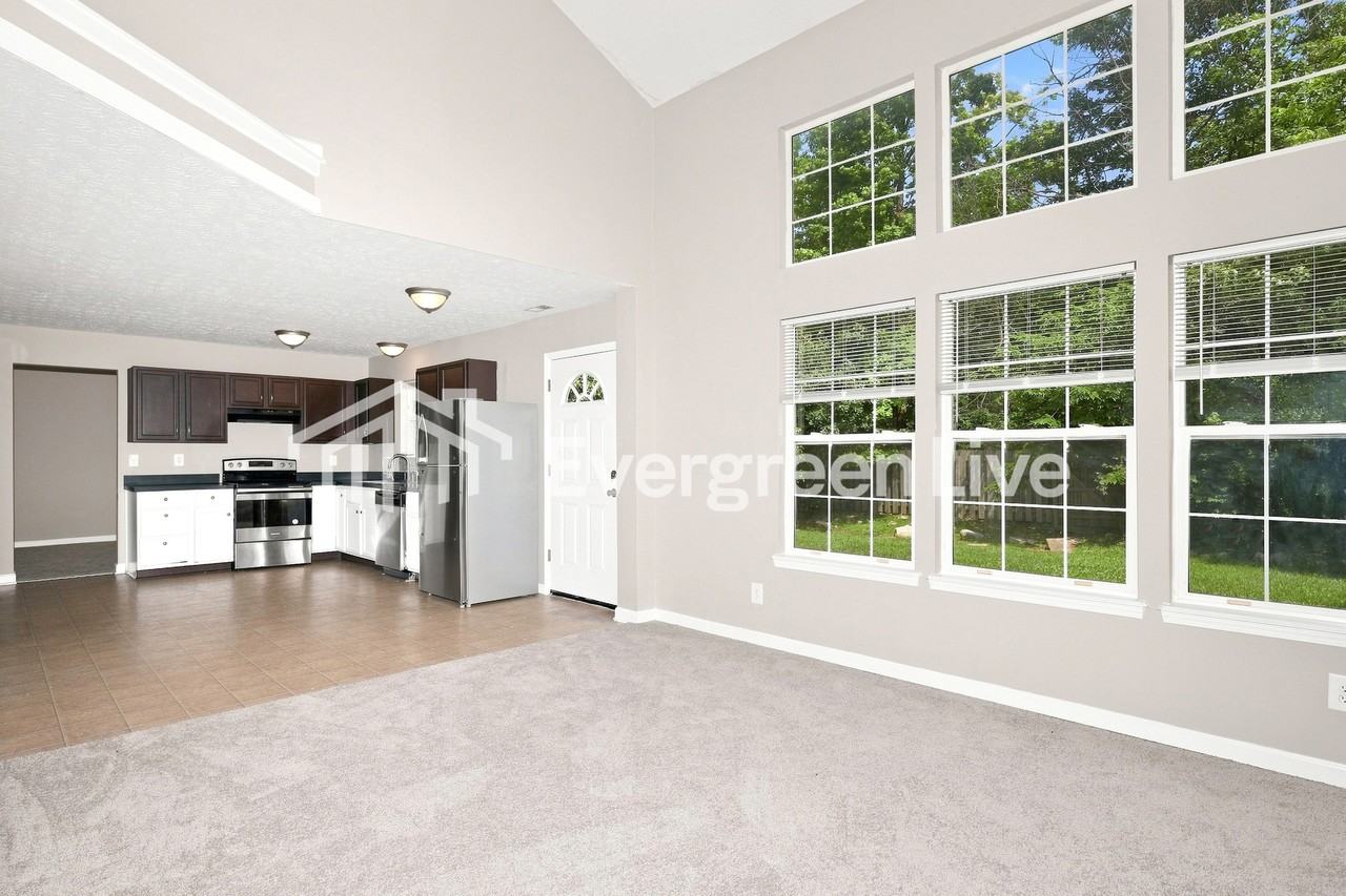 1943 Cross Willow Ln - Photo 2 of 15