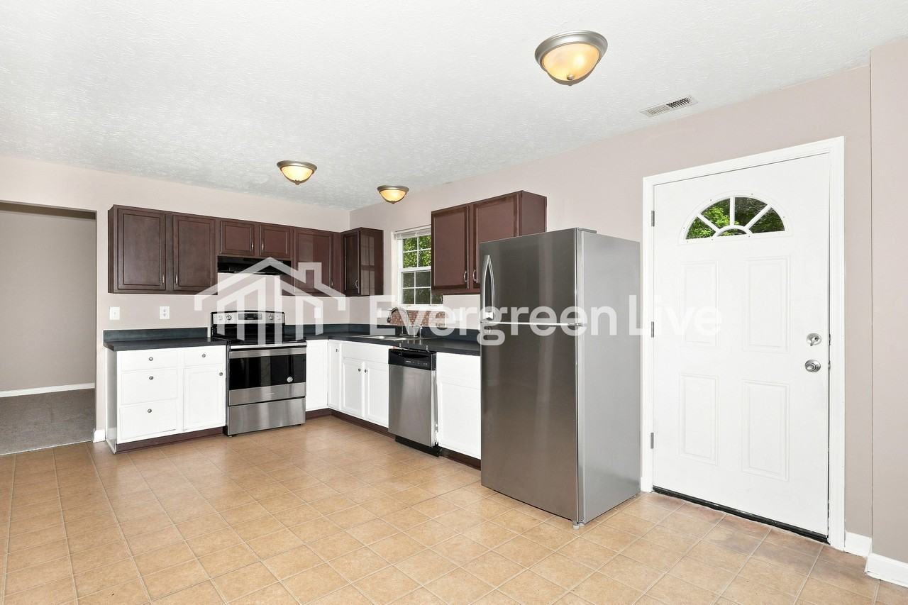 1943 Cross Willow Ln - Photo 4 of 15