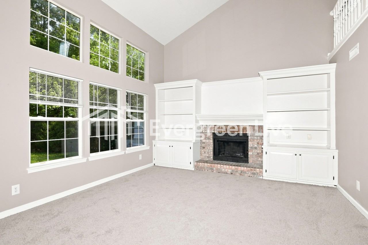1943 Cross Willow Ln - Photo 5 of 15