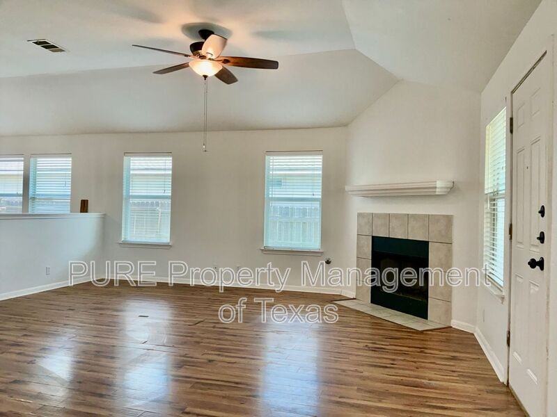 706 Stewart Dr - Photo 3 of 26