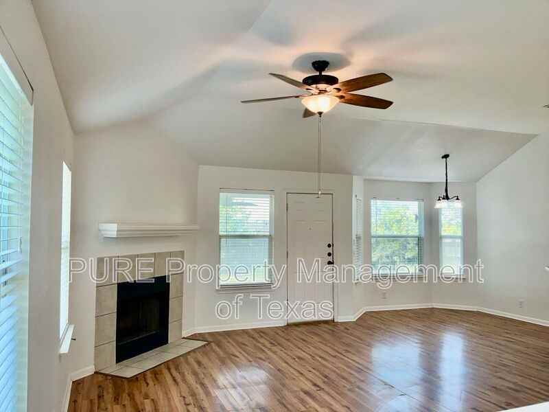 706 Stewart Dr - Photo 4 of 26