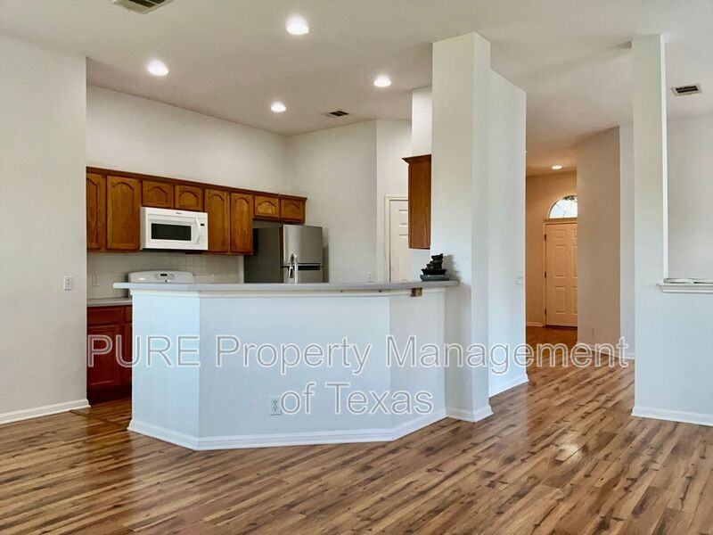 706 Stewart Dr - Photo 5 of 26