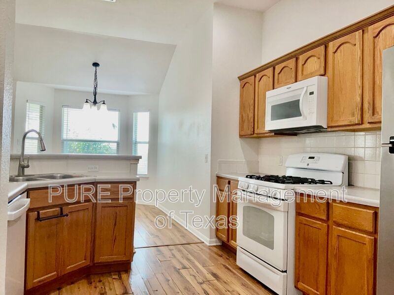 706 Stewart Dr - Photo 6 of 26