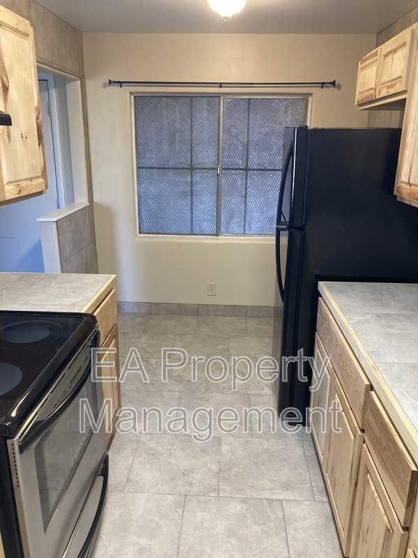 421 Alcazar St Se #1 - Photo 3 of 13