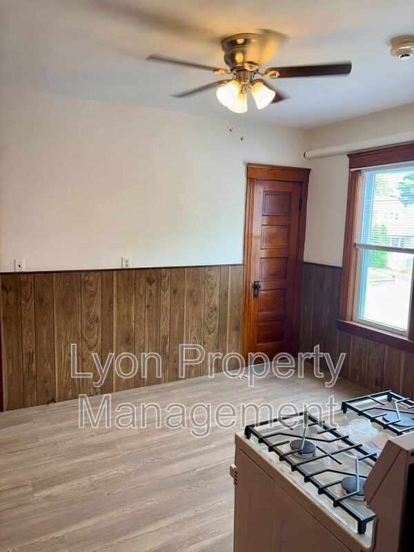 676 Grove St #2F - Photo 5 of 15