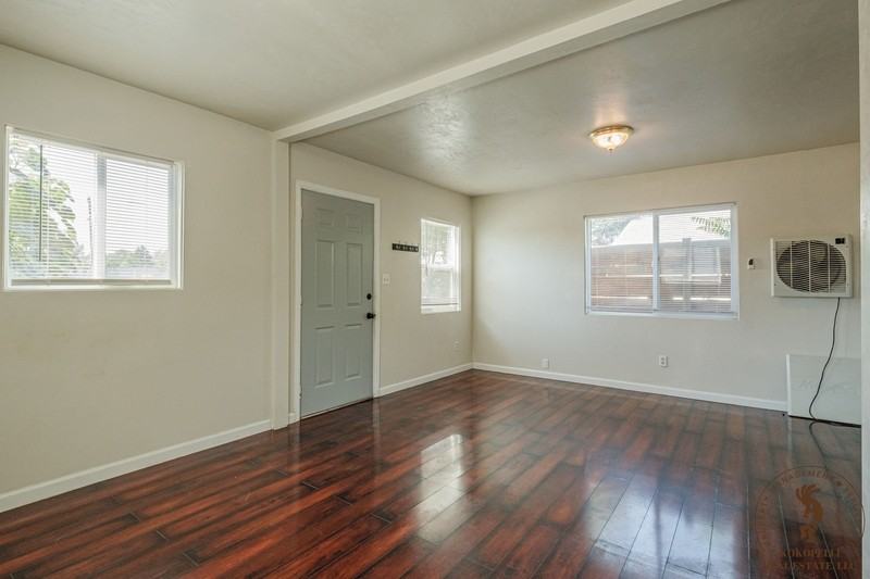 540 W Eighth St - Photo 3 of 23