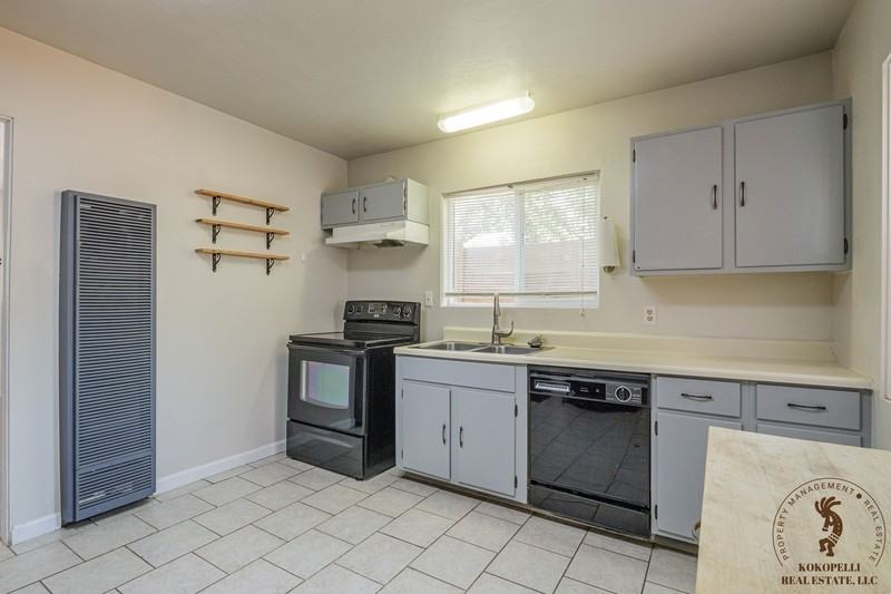 540 W Eighth St - Photo 7 of 23